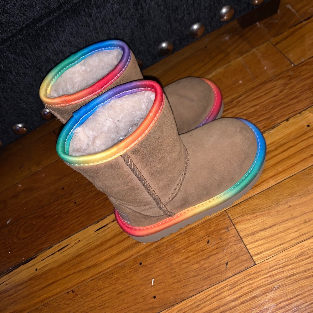 Toddler Size 6 Ugg’s!